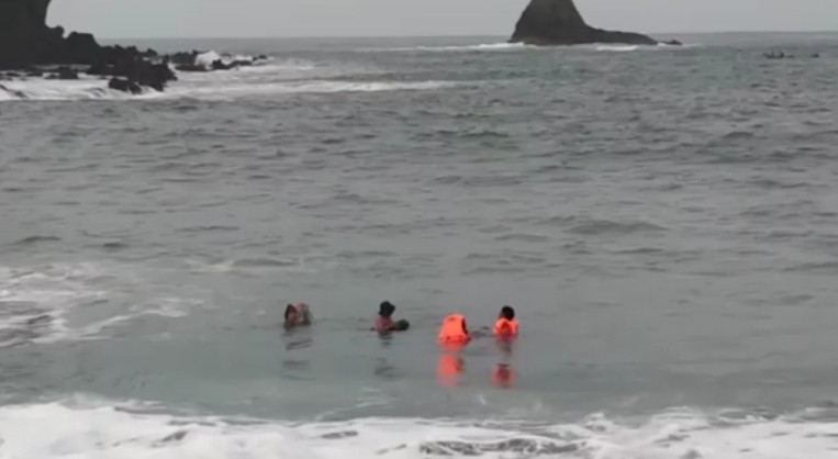 Ritual Maut di Pantai, 11 Warga Tewas  Diseret Ombak Pesisir Jember