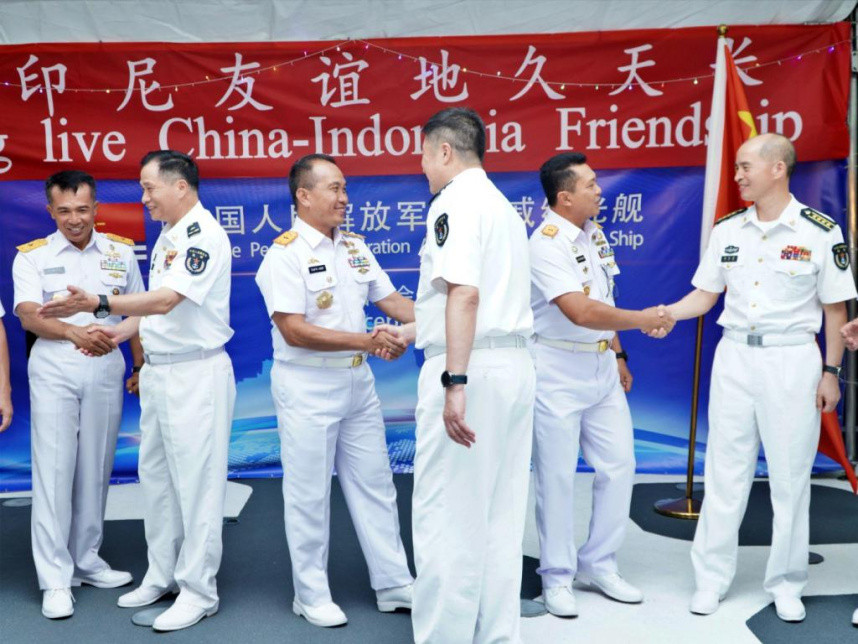 Kapal Perang China Sandar di Surabaya, Pejabat TNI AL dan Taruna AAL Dijamu Makan Malam
