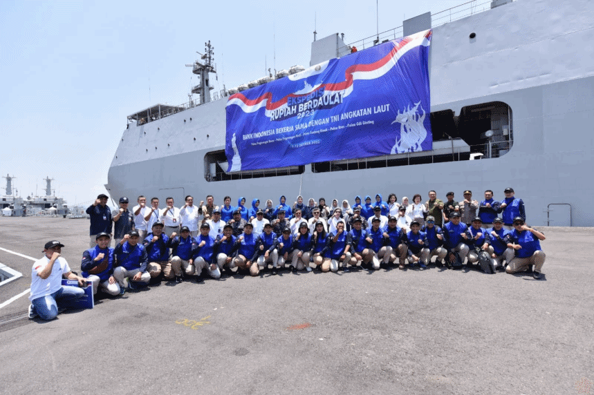 Ekspedisi Rupiah Berdaulat, KRI Surabaya-591 Kawal Distribusi Uang ke Pulau Terluar