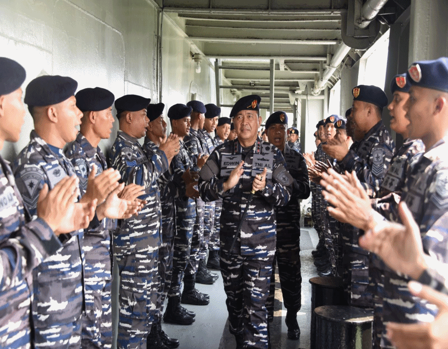 Melongok Jam Komandan di Kolinlamil, Laksda TNI Edwin: Jangan Sombong dan Tinggi Hati