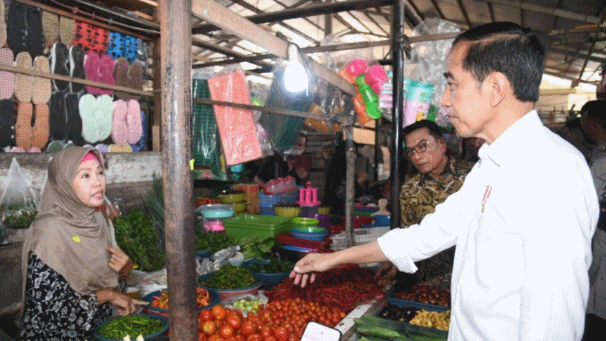 Blusukan ke Pasar Sekip Ujung Palembang, Presiden Jokowi: Harga Cabe Melompat