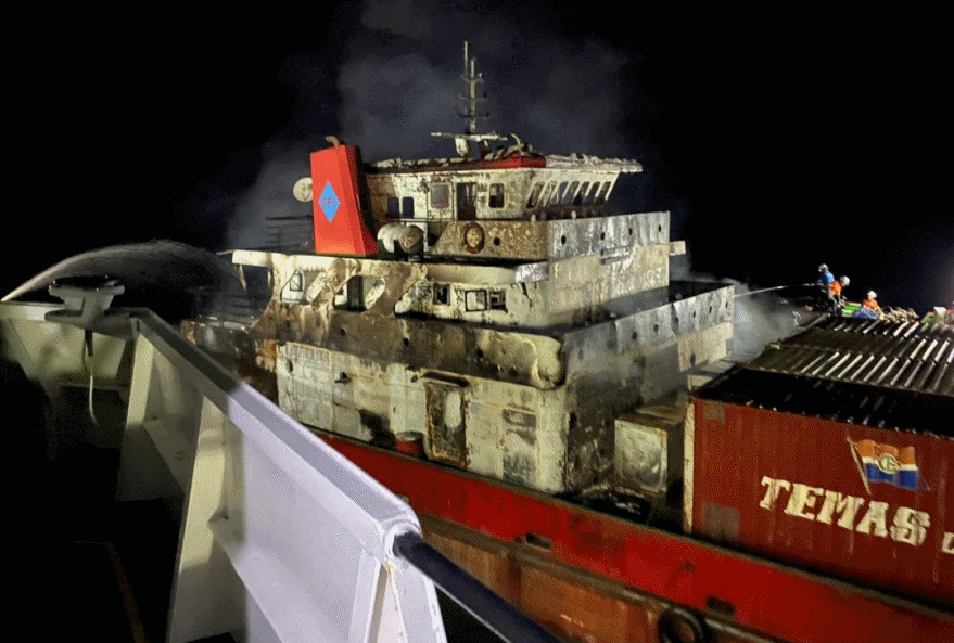 Kapal LCT Marina Bay Terbakar di Perairan Mandolang Sulut, Dievakuasi Kemenhub