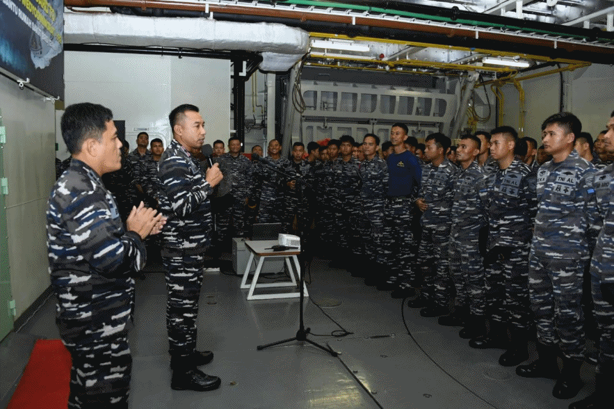 Etape Pertama Satgas Port Visit Mesir, KRI RJW-992 Peringati Hari Jadi di Batam
