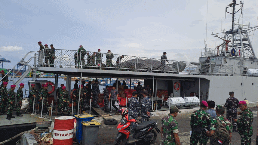 Gunung Ruang Meletus, TNI AL Kirim Kapal Perang Bawa Bantuan