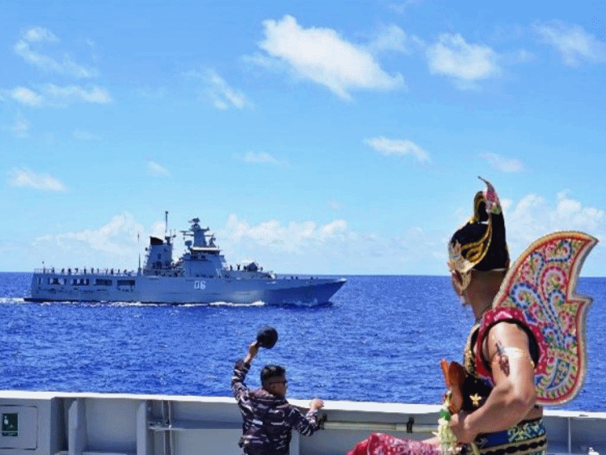 KRI REM-331 dan Kapal Perang Brunei Uji Ketangguhan di Laut Internasional