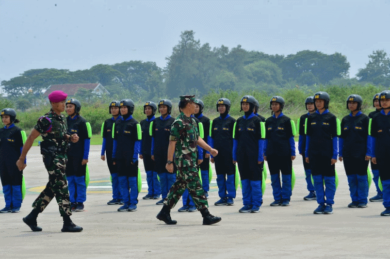 TNI AL Cetak Peterjun Payung Free Fall Kowal 2024, Terjun dari Ketinggian 8.000 Kaki di Hadapan Waka