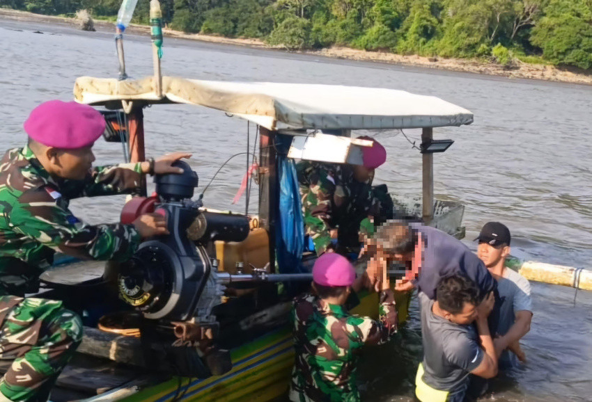 Nelayan Pingsan Kapal Terombang-ambing, Diselamatkan Prajurit Hantu Laut Satgasmar