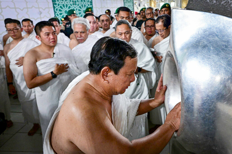 Ibadah Umrah, Presiden Prabowo Salat di Dalam Kabah, Cium Hajar Aswad