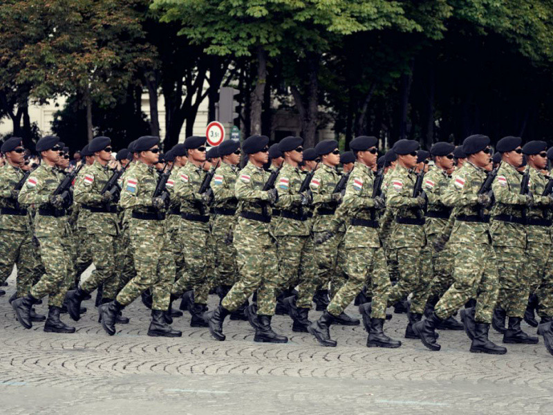Prajurit Petarung Pasmar 3 TNI AL Tampil Memukau di Bastille Day 2025 Prancis