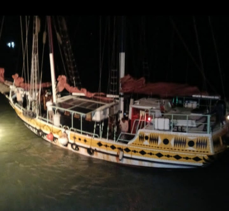 Kapal Misi Kemanusiaan Arka Kinari  Blackout, Pelindo dan KSOP Cilacap Respon Cepat Lakukan Evakuasi