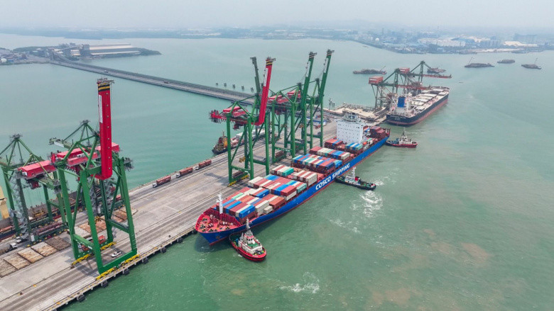 Cosco Percayakan Rute Baru ke Nava Sheva Lewat Terminal Teluk Lamong