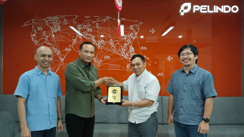 Dukung MHT Award 2025, Pelindo Dapat Apresiasi Ketua PWI Jaya Kesit Budi Handoyo