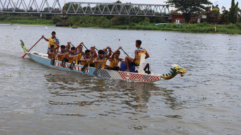  Keren...Tim Dayung Perahu Naga Kolinlamil Juara Panglima TNI Cup 2025