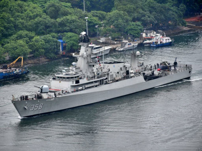 KRI John Lie-358 dan Angkatan Laut India Unjuk Kekuatan Pertahanan Maritim