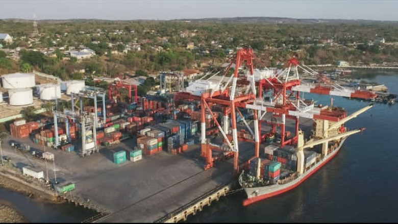 TPK Kupang Catat Arus Peti Kemas 96.205 TEUs, Kinerja Bongkar Muat Meningkat