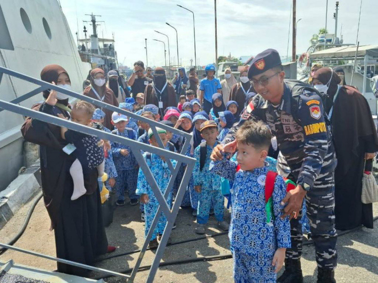 Cerianya Bocah Paud Al Hafidz Diajak Wisata Edukatif ke Kapal Perang KRI Siribua