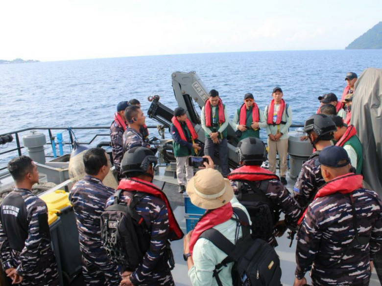 Ekspedisi Rupiah Berdaulat di Pulau Kambuno Bersama KRI Marlin-877 Koderal VI