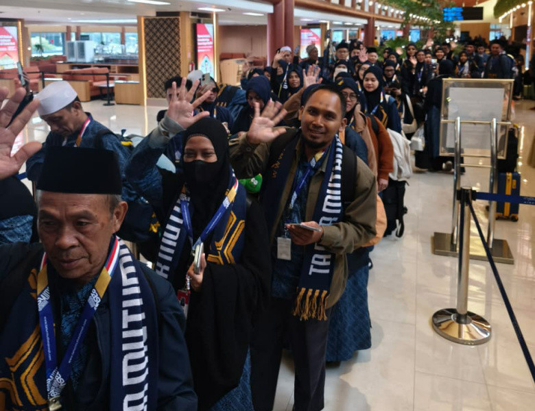 Labaik Allahumma Labaik... 600 Jamaah Tanur Warrior Umroh Academy Akbar Terbang ke Tanah Suci