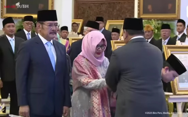 10 Tokoh Dianugerahi Gelar Pahlawan Nasional, Termasuk Gus Dur, Soeharto dan Marsinah