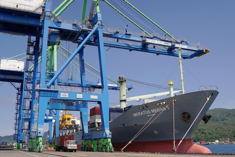 Pelindo Petikemas Gratiskan  Layanan Pengiriman Bantuan Korban Bencana Sumatera