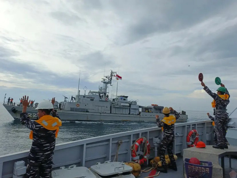 Dua Kapal Perang RI Unjuk Kekuatan di Perbatasan Laut Karang Unarang, Ada Apa ?