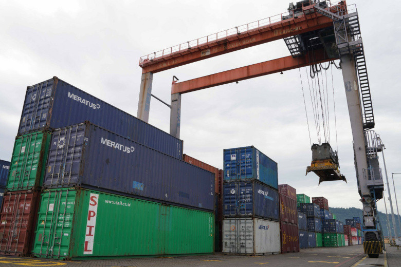 Perkuat Layanan Petikemas Teluk Bayur, IPC TPK Tambah Reach Stacker