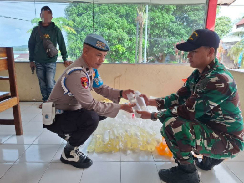 Ratusan Liter Miras Sopi Nyaris Diselundupkan Lewat Pelabuhan Tual, Pelaku Diringkus Aparat TNI dan Polri 