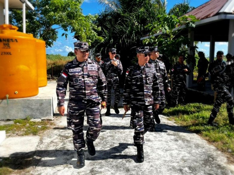Kunjungi Pulau Terluar, Dankodaeral VII Tegaskan Komitmen TNI AL Jaga Kedaulatan dan Keamanan Perbatasan NKRI