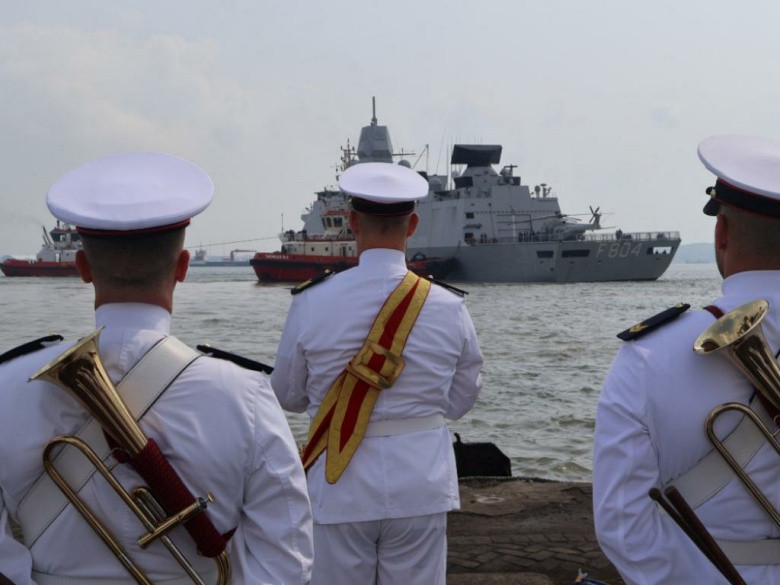 Kapal Perang Belanda HNLMS DE RUYTER Pamit Tinggalkan Indonesia, Dilepas Kodaeral V