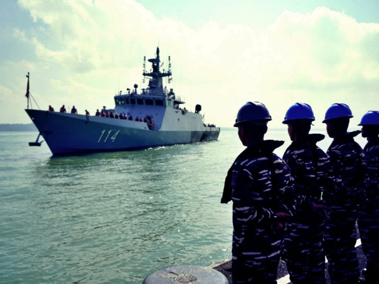 Merapat di Surabaya, Kapal Diraja Rencong Tentera Laut Diraja Malaysia Disambut Koamada II