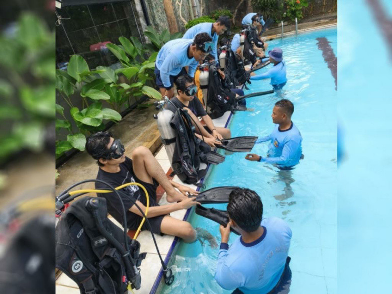 Pasukan Katak Koarmada II Peduli Disabilitas, Ajak Tunanetra Rasakan Pengalaman Sensasi Menyelam