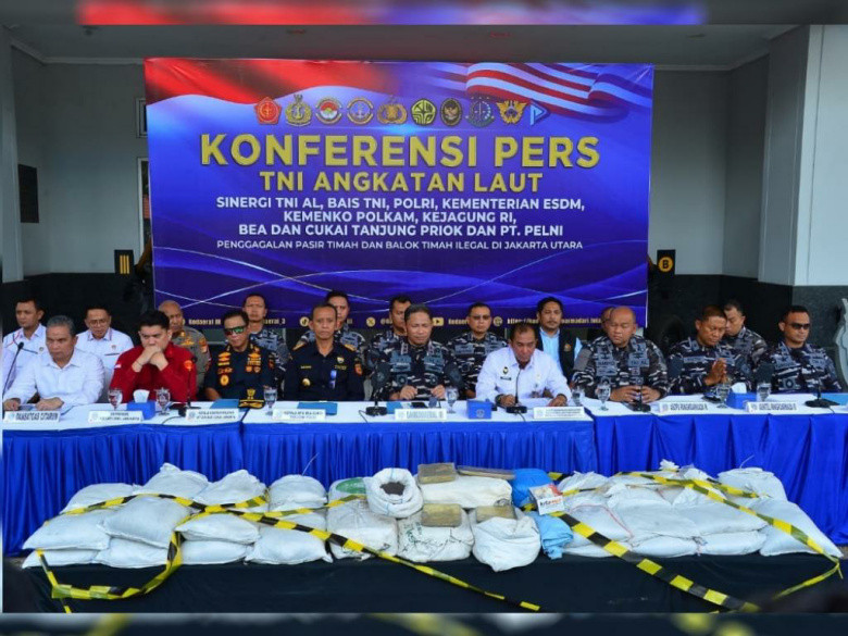 Penyelundupan 10,9 Ton Pasir dan Balok Timah Rp1,7 M Dibongkar TNI AL di Jakarta Utara