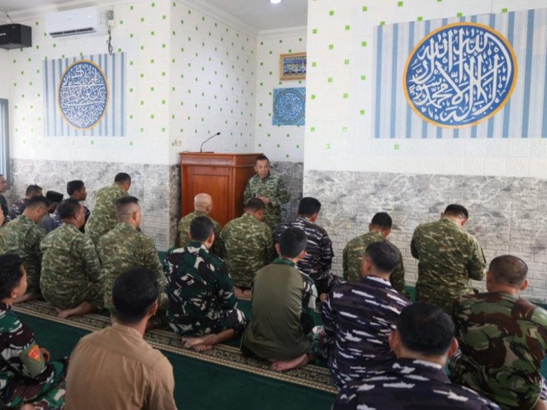 Jelang Latihan di Laut Dabo Singkep, TNI AL Bermunajat Salat Hajat dan Santuni Anak Yatim