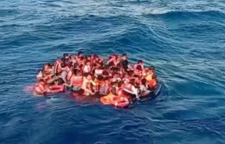 KMP Putri Yasmin Terbakar, Situasi Mencekam Saat Penumpang Terombang-ambing di Laut