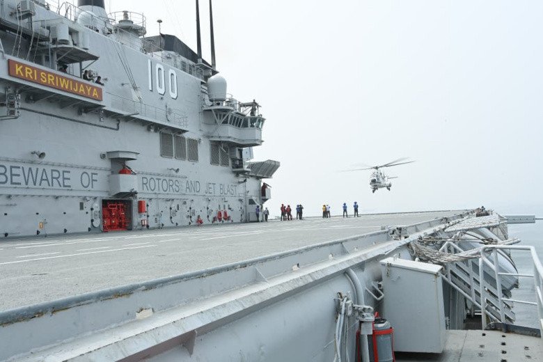 Helly VVIP TNI AU Landing di KRI Sriwijaya-100