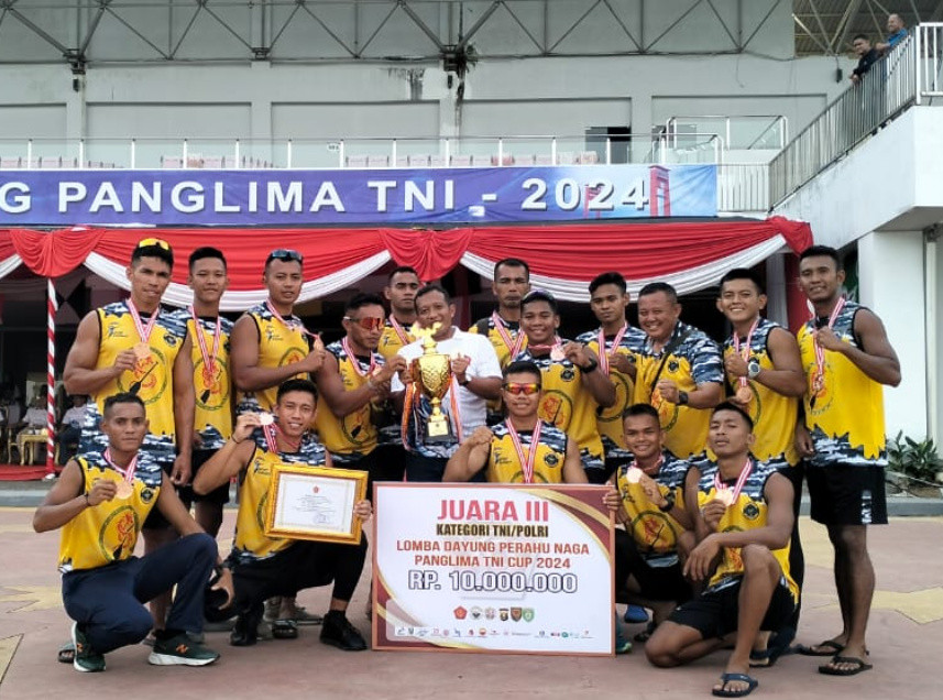 Lomba Dayung Perahu Naga Piala Panglima TNI 2024, Prajurit Kolinlamil Juara