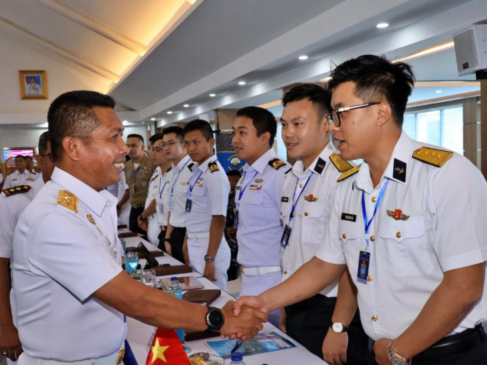Pangkoarmada II Buka Kegiatan 10 Tahun Asean Navy Young Officers Interaction 2023