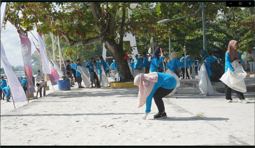 BCL Kumpulkan 852 Kg Sampah di Pantai Tanjung Kalayang