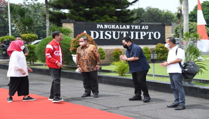 Presiden Jokowi Berkemah Bersama   33 Gubernur di Titik Nol IKN Nusantara