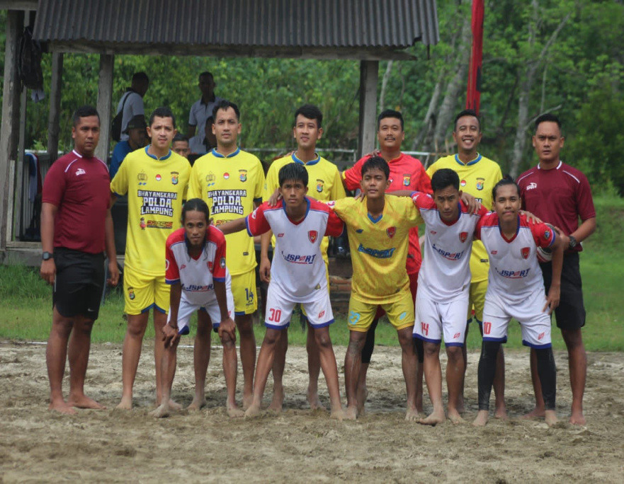 Digelar TNI AL, ini Hasil Kompetisi Sepak Bola Pantai di Padang Cermin Lampung