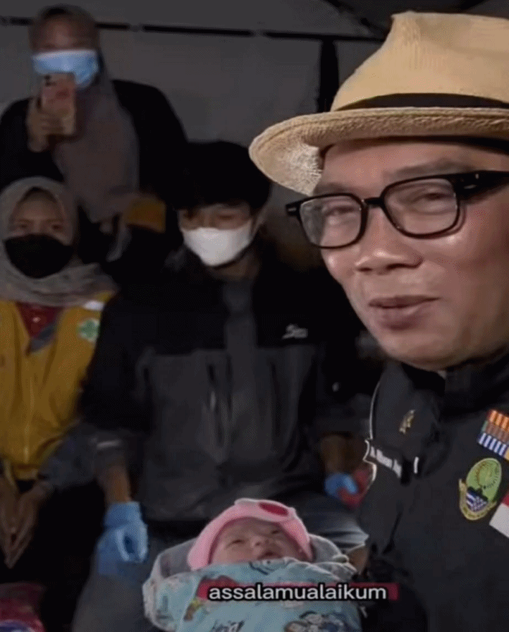 Korban Gempa Melahirkan di Tenda Pengungsian, Gubernur Ridwan Kamil Hadiahi Nama Gempita 
