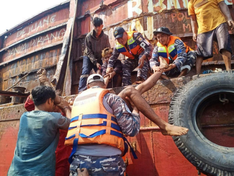 2 ABK TB Intan Karisma Tewas di Laut, Tim SFQR TNI AL Sigap Lakukan Evakuasi